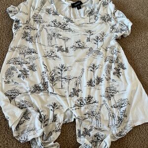 Karen Kane Monochrome Graphic Top